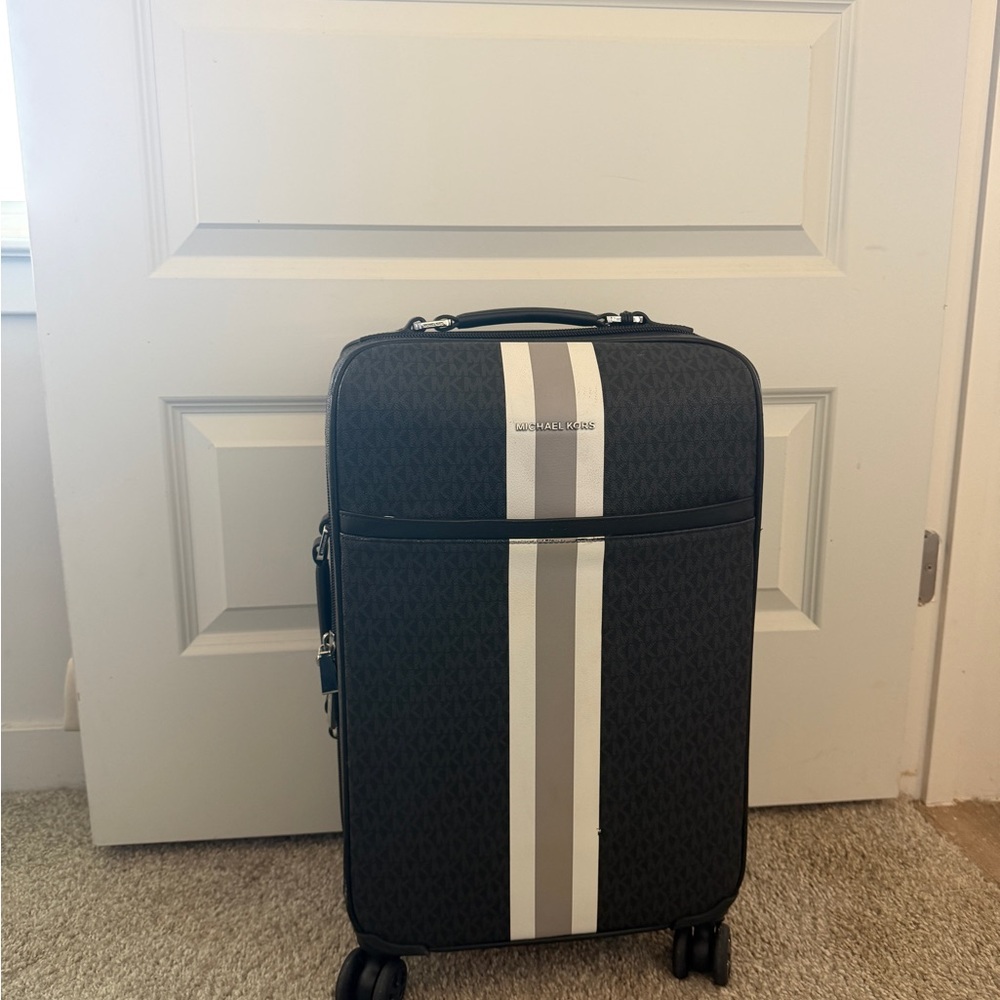 Michael Kors Bedford Suitcase - Picture 5 of 13